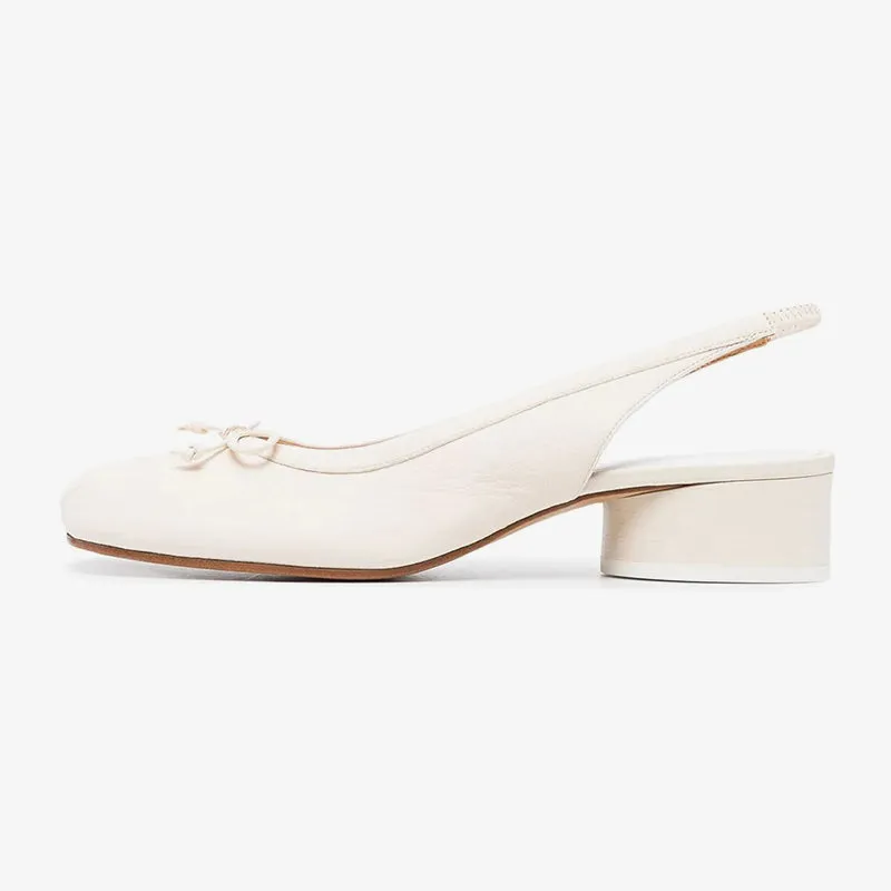 Tabi Sandals with Lace Bow Detail