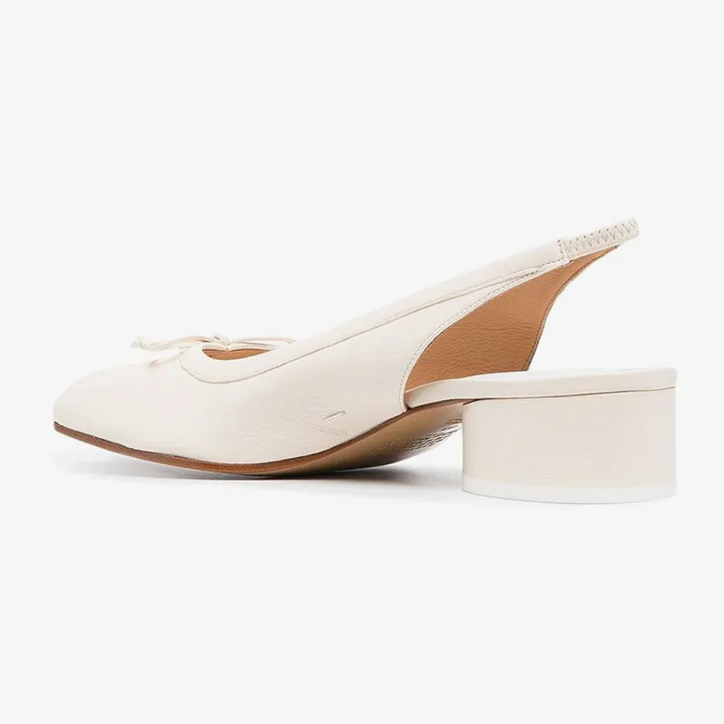 Tabi Sandals with Lace Bow Detail